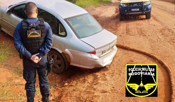 Motorista perde controle da direção e abandona carro recheado de maconha