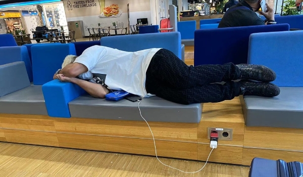 Aloísio critica Federação Chinesa após espera de 24h em viagem, mas depois se desculpa