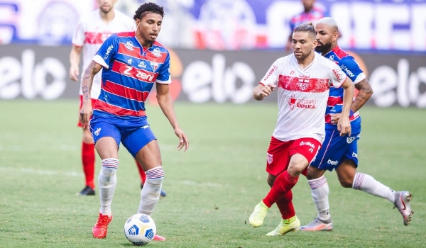 Corinthians recebe proposta para vender o volante Éderson, emprestado ao Fortaleza