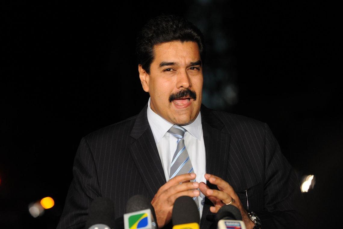 Maduro recomenda mistura de ervas com mel e limão para combater coronavírus