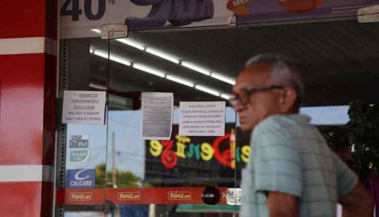 Idosos esperam até 3 horas para início de vacinação