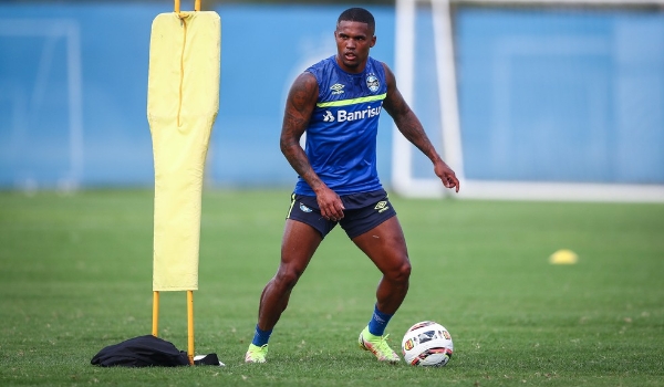 Presidente do Grêmio diz que rescisão de Douglas Costa está assinada e que saída foi consensual
