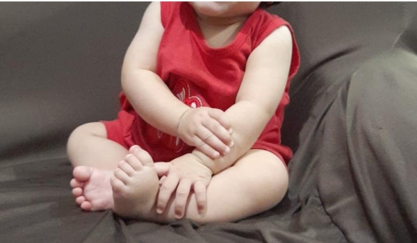 Bebê que recebeu Pfizer por engano em Altinópolis deverá ser submetida a novos exames, diz mãe 