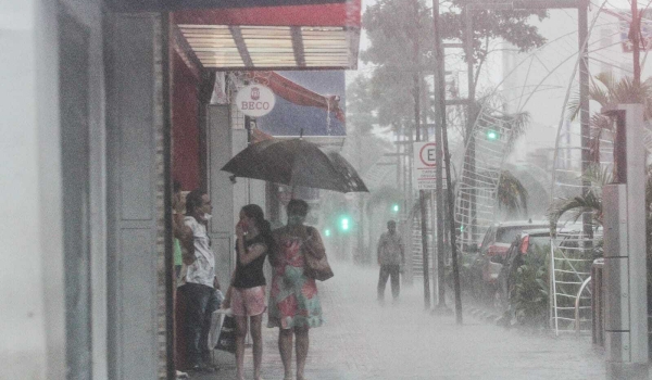 Alerta prevê 24h de chuvas com risco de alagamentos e vendaval de 60 km/h em MS