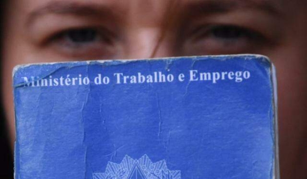 Taxa de desemprego no Brasil cai para 11,6% no mês de novembro