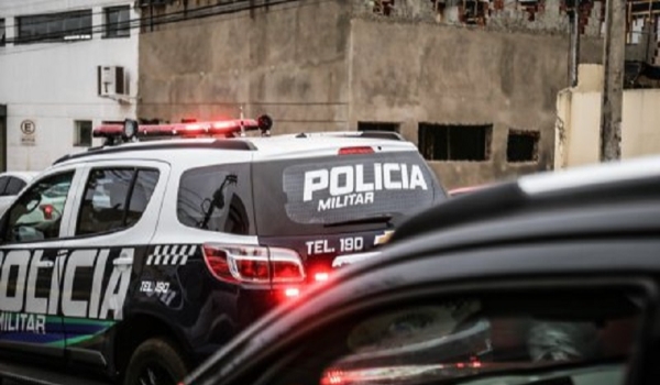 Homem tem celular roubado na rua ao emprestar para casal fazer ligação em Campo Grande