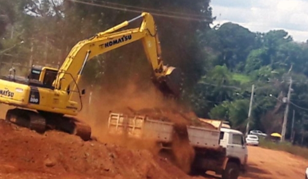 Máquinas movimentam os primeiros dias de obras na MS-357, em Ribas do Rio Pardo