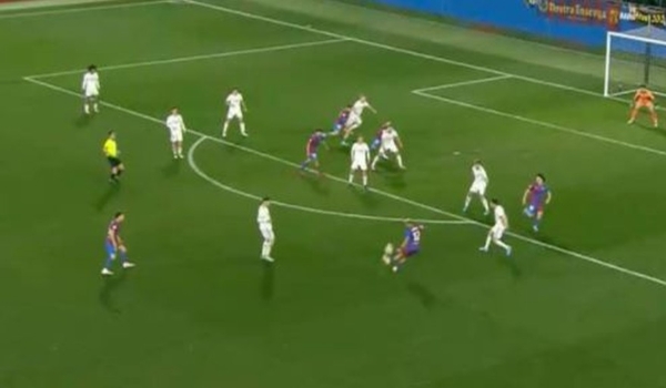 Ex-Corinthians, Matheus Pereira faz golaço pelo Barcelona B em clássico contra o Real; assista