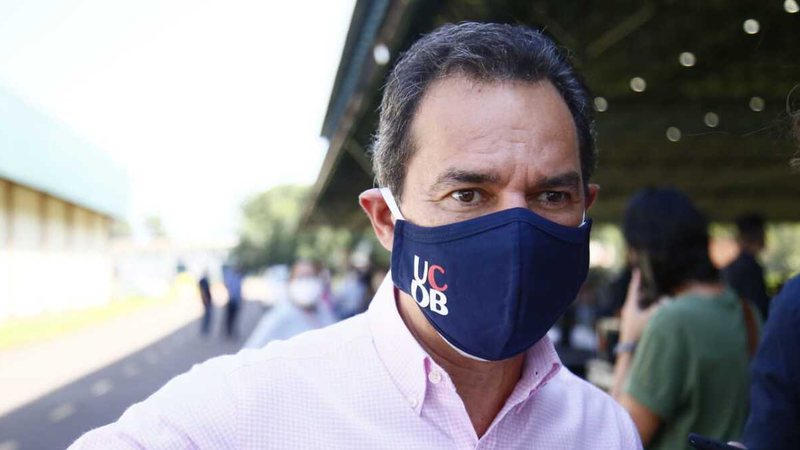 Prefeito participa de vacinação itinerante em escola municipal nesta terça-feira