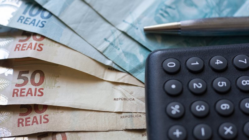 Bolsonaro promete reajuste a servidores somente em 2023