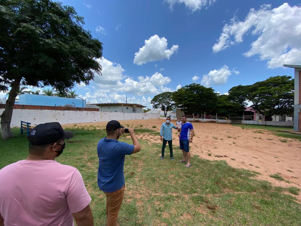 Prefeito anuncia revitalização de parque infantil em Antônio João