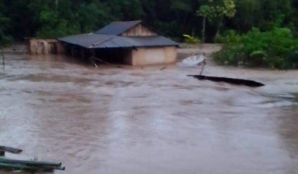 Chuva destrói oito pontes e propriedades rurais são tomadas pelo Rio Coxim