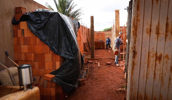 Chuva todo dia dificulta trabalho na Capital e obriga população a se preparar