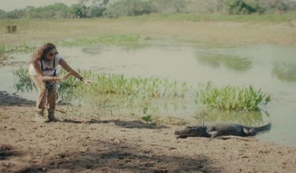 Mais de 30 anos depois, atriz da novela Pantanal volta ao destino e aproveita para conhecer Bonito