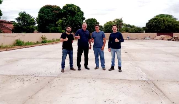 Prefeito de Caracol e secretário de Esportes de Bonito fazem visita técnica a nova arena poliesportiva