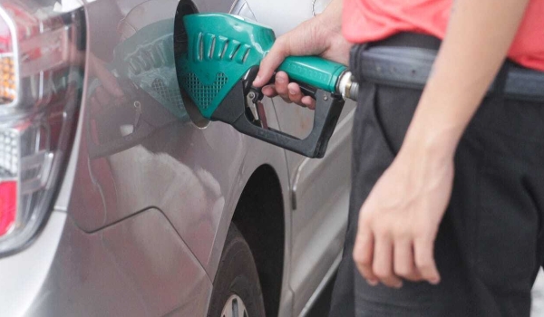 Preço médio da gasolina reduz quase 2% e litro do etanol cai 10 centavos
