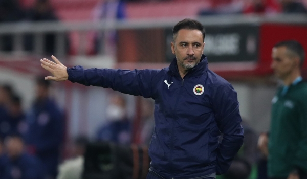 De olho em portugueses, Corinthians inicia semana em busca de um novo técnico