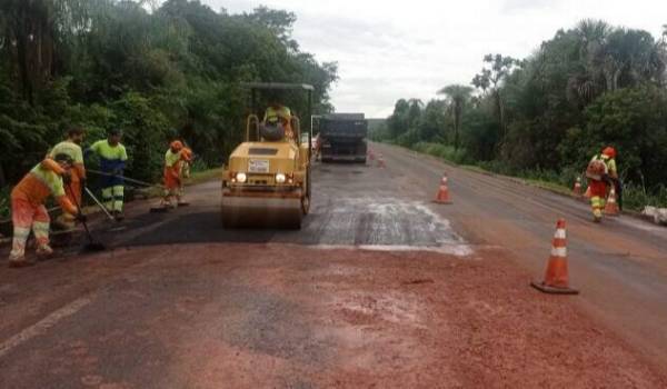 Após 20h de interdição, equipes finalizam reparo de cratera e liberam BR-163
