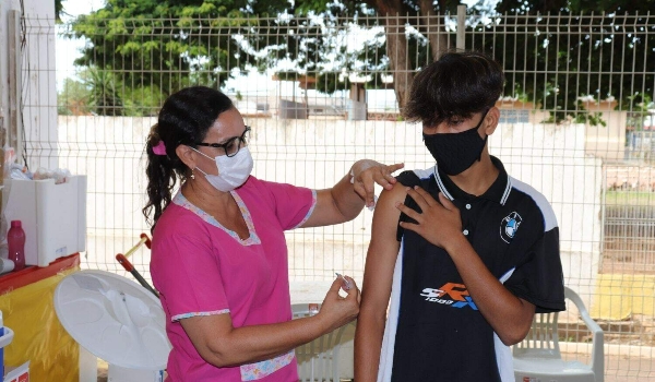 Vacinação da covid vai em aldeia, escola, mercado e associação de moradores