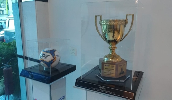 Ferj rompe contrato de transmissão com Flow após apresentador defender que lei permita partido nazista