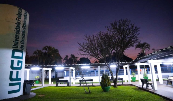 Juiz cita terraplanismo e nega recurso a universitários contrários à vacina