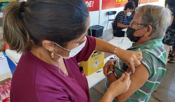 Capital libera 4ª dose da vacina contra covid para idosos a partir dos 75 anos