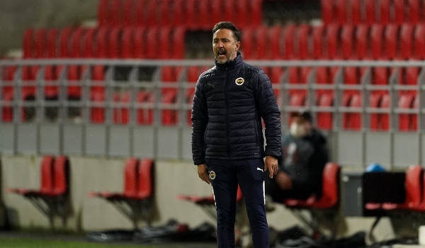 De rejeitados a cobiçados: por que técnicos estrangeiros viraram prioridade no Corinthians