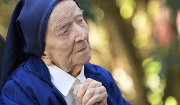 Mulher mais velha da Europa, que sobreviveu à Covid, completa 118 anos