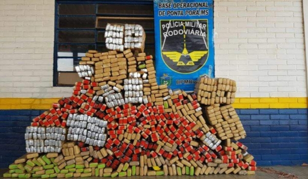 Polícia intercepta veículo com 500 kg de maconha avaliados em R$ 800 mil