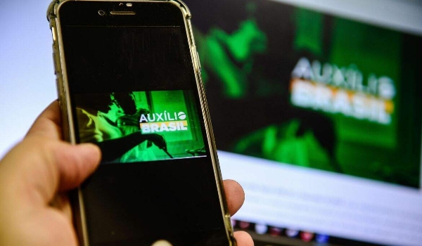 Caixa começa a pagar parcela de fevereiro do Auxílio Brasil hoje