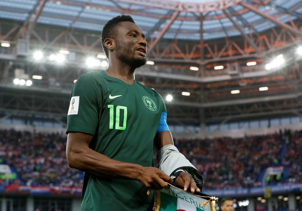 Botafogo abre negociação com Obi Mikel, mas freia conversa após pandemia do coronavírus