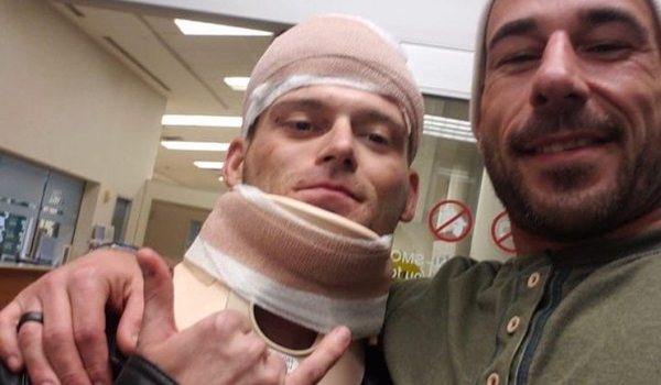 IMAGENS FORTES: atleta racha a cabeça em luta de MMA amador