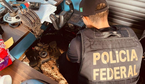 Operação da PF desmonta esquema de tráfico de cocaína em caminhões de grãos