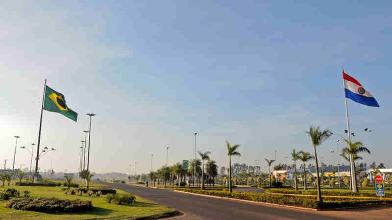 Comerciantes paraguaios apostam na queda do dólar para aquecer vendas