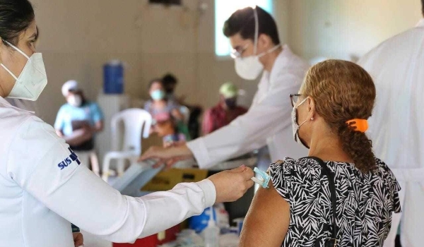Em MS, 785 mil pessoas ainda não buscaram 3ª dose contra a covid