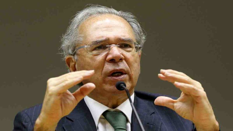 Governo avalia reduzir imposto para estimular indústria, diz ministro