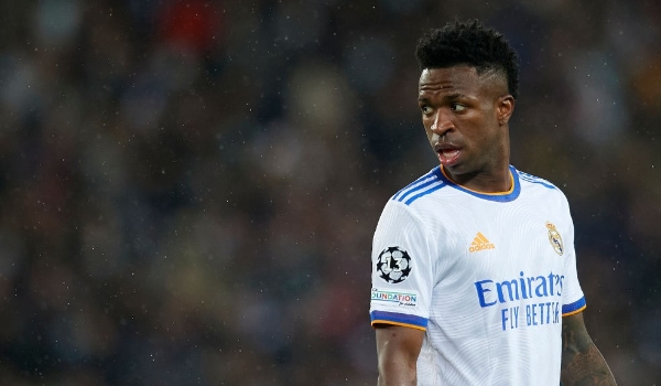 Real Madrid prepara contrato de renovação para Vini Jr com multa bilionária 
