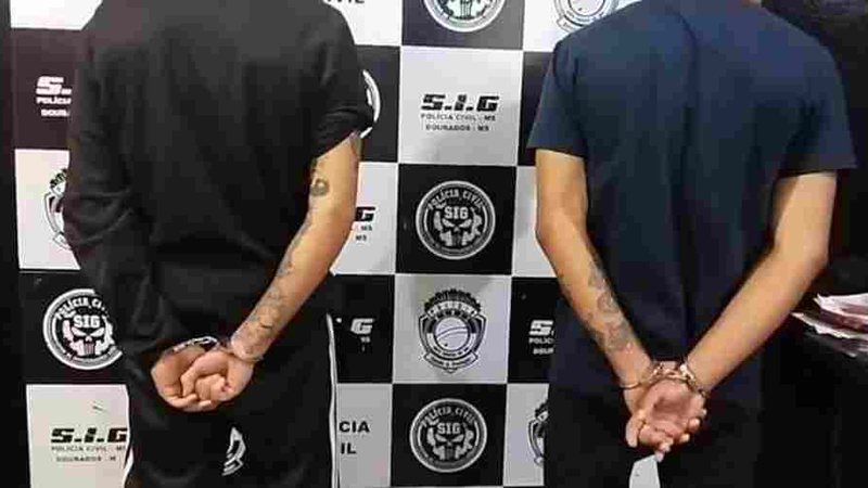 Polícia prende dupla que invadiu supermercado e rendeu funcionários em cidade de MS