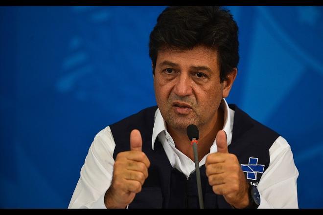 Ministro sugere uso de máscara de pano