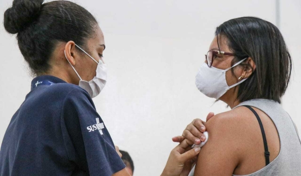 Em duas semanas, internações por covid-19 caem 35% em MS