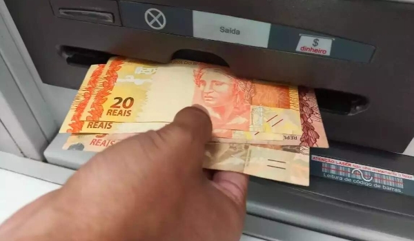 Antecipado, salário de 79 mil servidores do Estado já está na conta