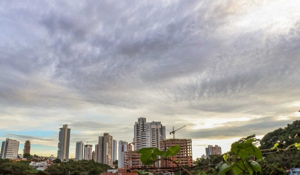 Previsão é de tempestade para 10 municípios e calor de até 33ºC em Campo Grande