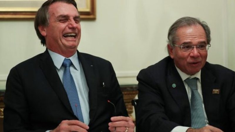Bolsonaro brinca sobre trocar Guedes, mas fala em 'casamento indissolúvel'