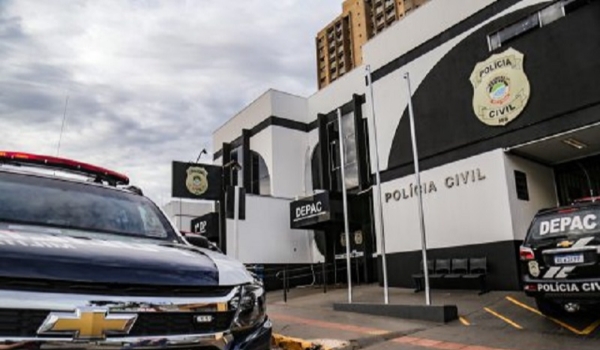 Após discussão em bar, homem atira e esconde arma em monte de areia