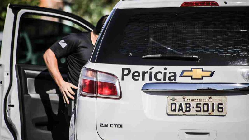 Moradores encontram homem morto em rua de terra na Chácara das Mansões