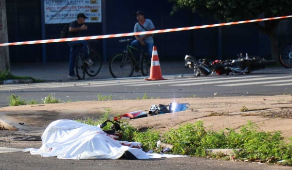 Motociclista tem perna arrancada e morre em colisão com Mercedes Benz