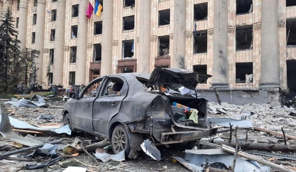 Explosão atinge prédio em Kharkiv, segunda maior cidade da Ucrânia