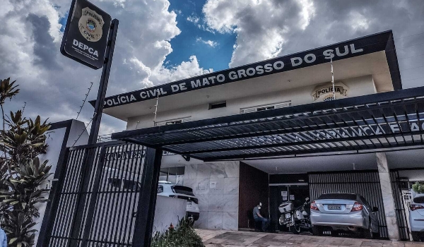 Homem é detido e apanha de vizinhos ao mostrar órgãos genitais para crianças