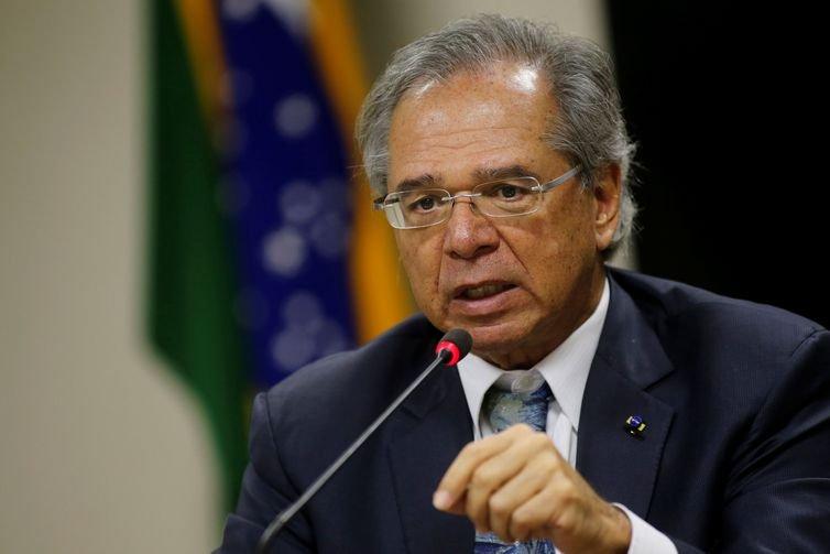 Guedes reconhece que dinheiro está empoçado nos bancos