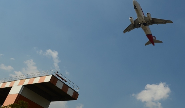 Menino de 9 anos viaja sozinho de Manaus para SP ao entrar escondido em avião